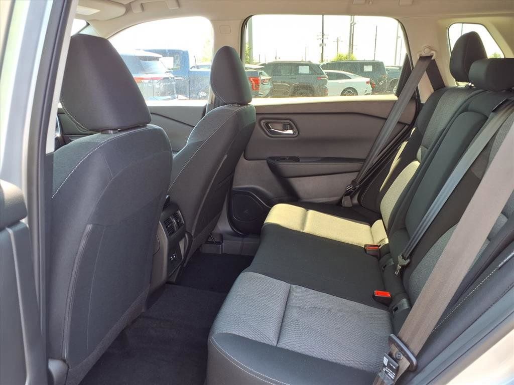 Used 2025 Nissan Rogue SV AWD/4WD image 28