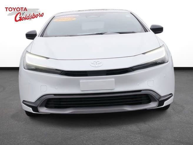 Used 2025 Toyota Prius XLE image 2