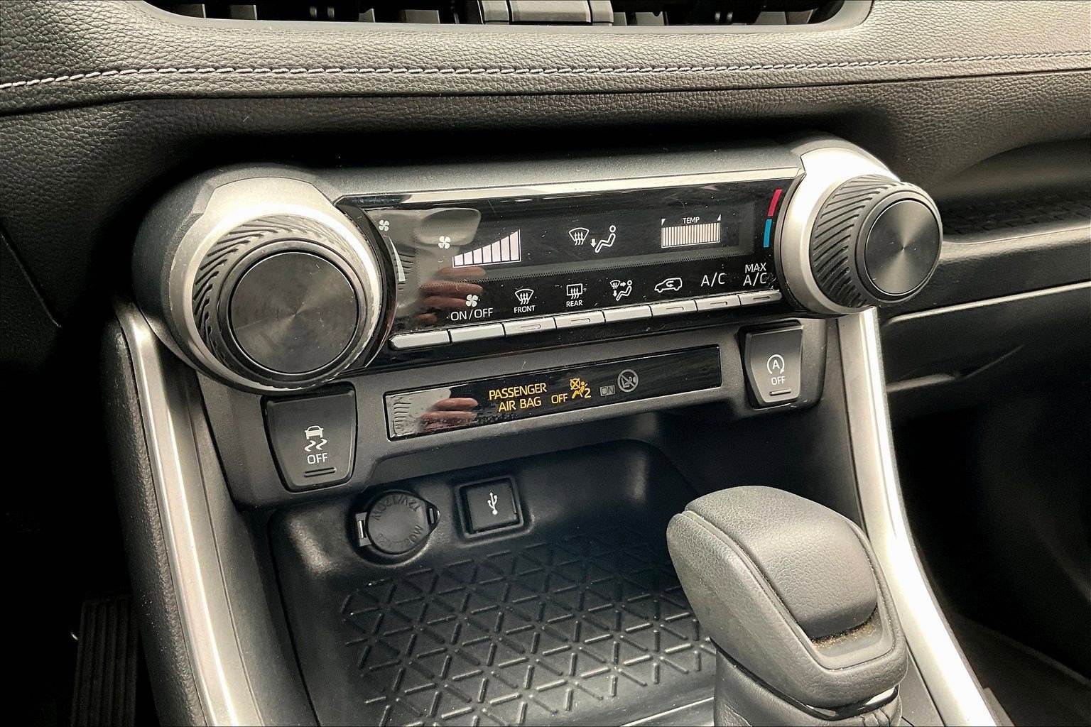 Used 2021 Toyota RAV4 LE image 16