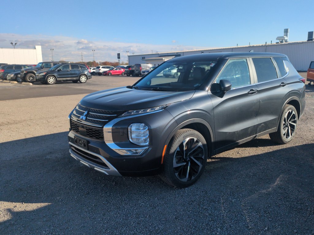 Used 2024 Mitsubishi Outlander SE