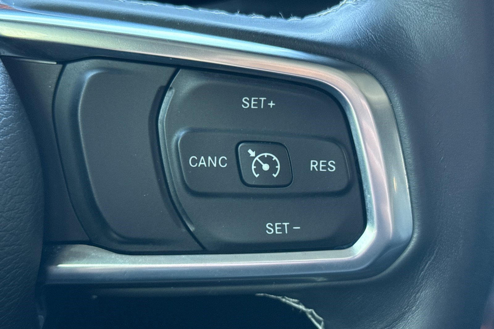 Used 2018 Jeep Wrangler Unlimited Sahara image 30