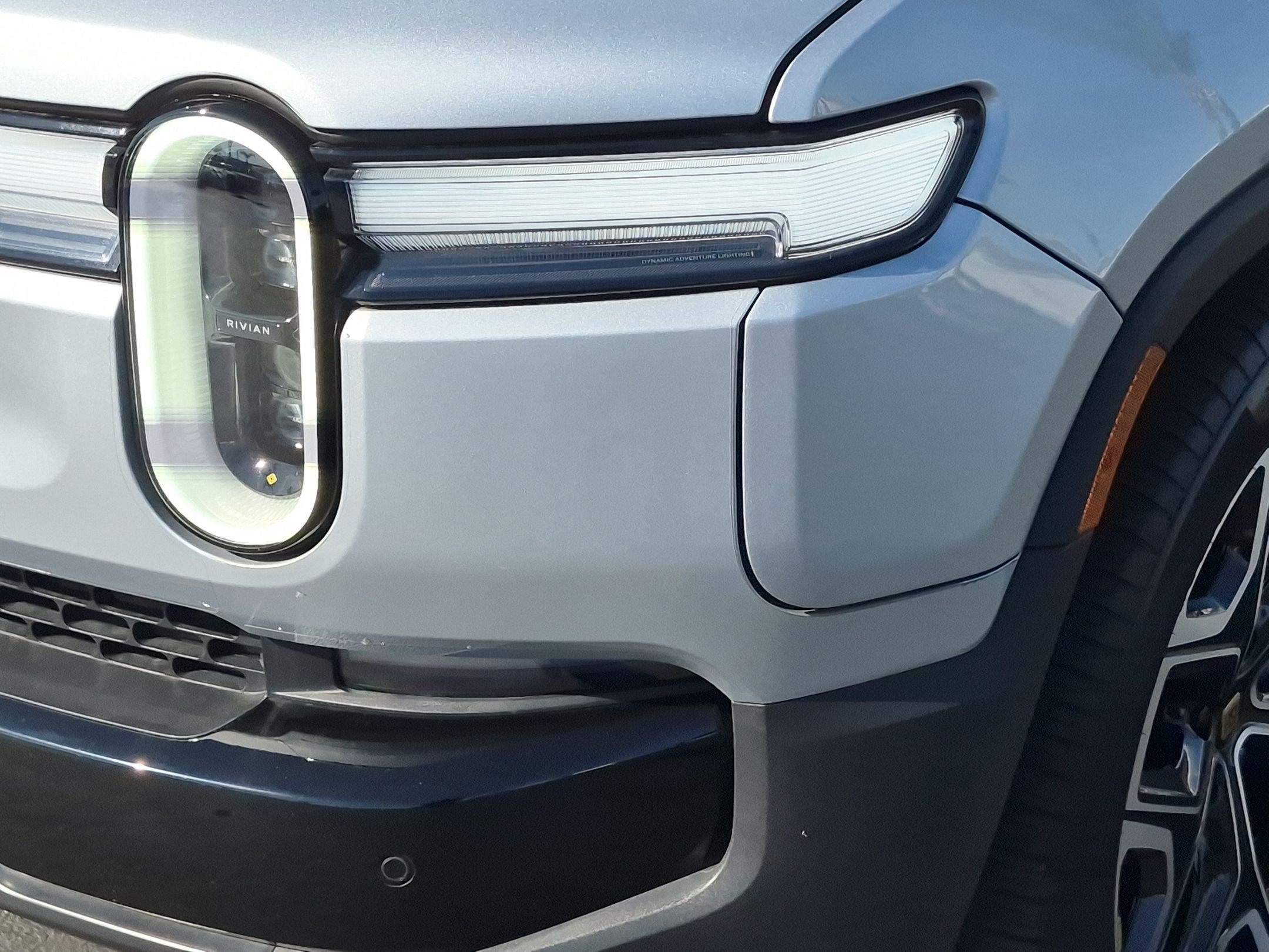 Used 2025 Rivian R1S Adventure Dual AWD/4WD image 6