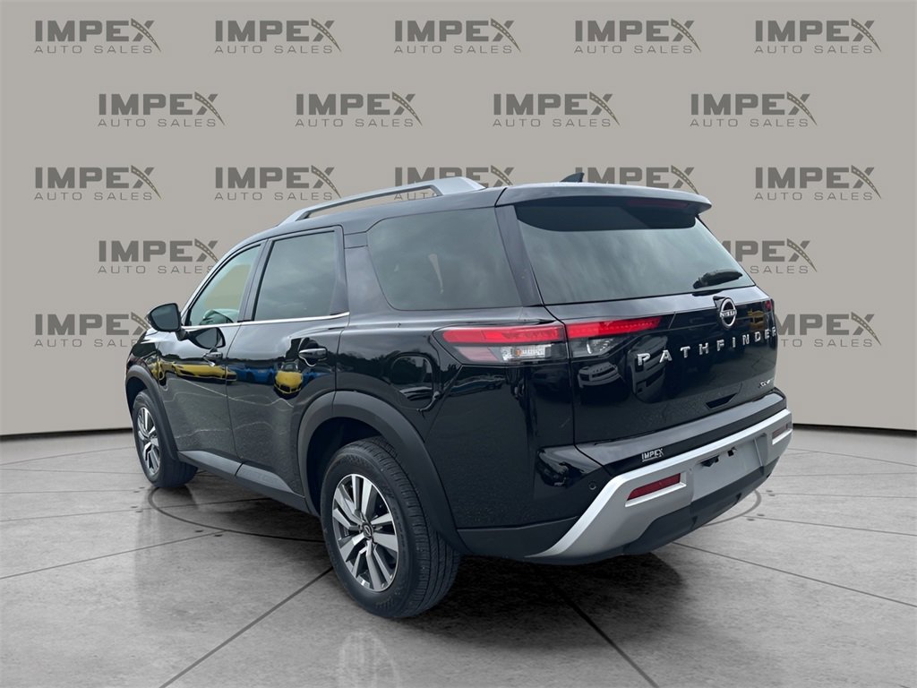 Used 2025 Nissan Pathfinder SL image 3
