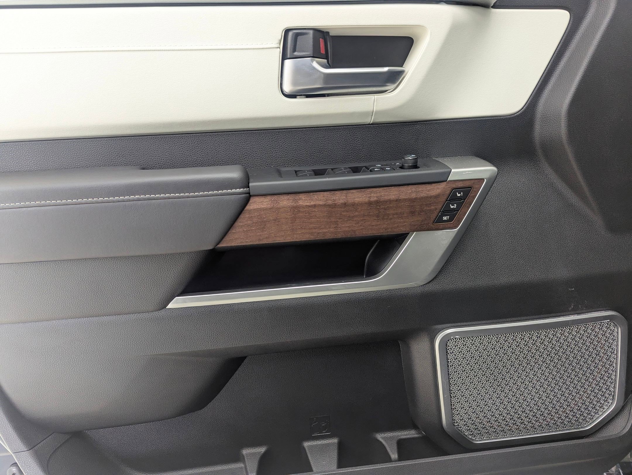 Used 2025 Toyota Sequoia Capstone image 13