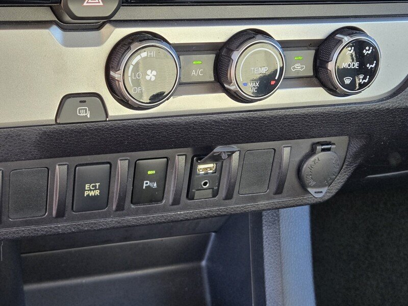 Used 2017 Toyota Tacoma SR5 RWD image 22