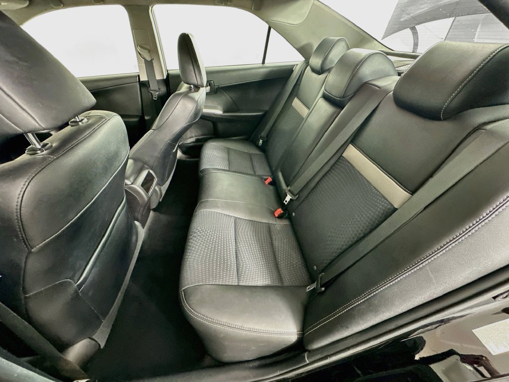 Used 2014 Toyota Camry SE FWD image 29