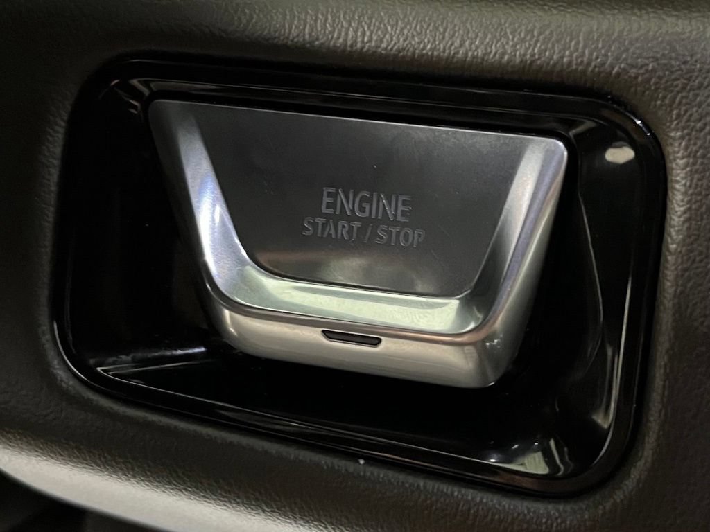 Used 2025 GMC Yukon Elevation AWD/4WD image 34