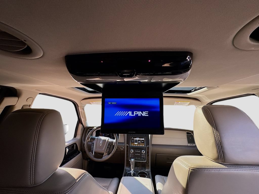 Used 2017 Lincoln Navigator Select RWD image 40