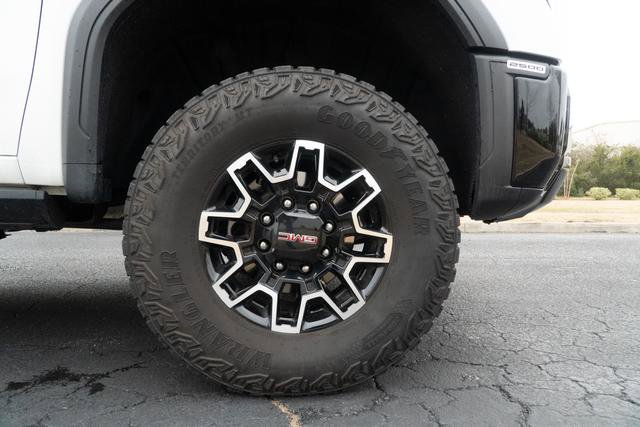 Used 2025 GMC Sierra 2500 AT4X image 41