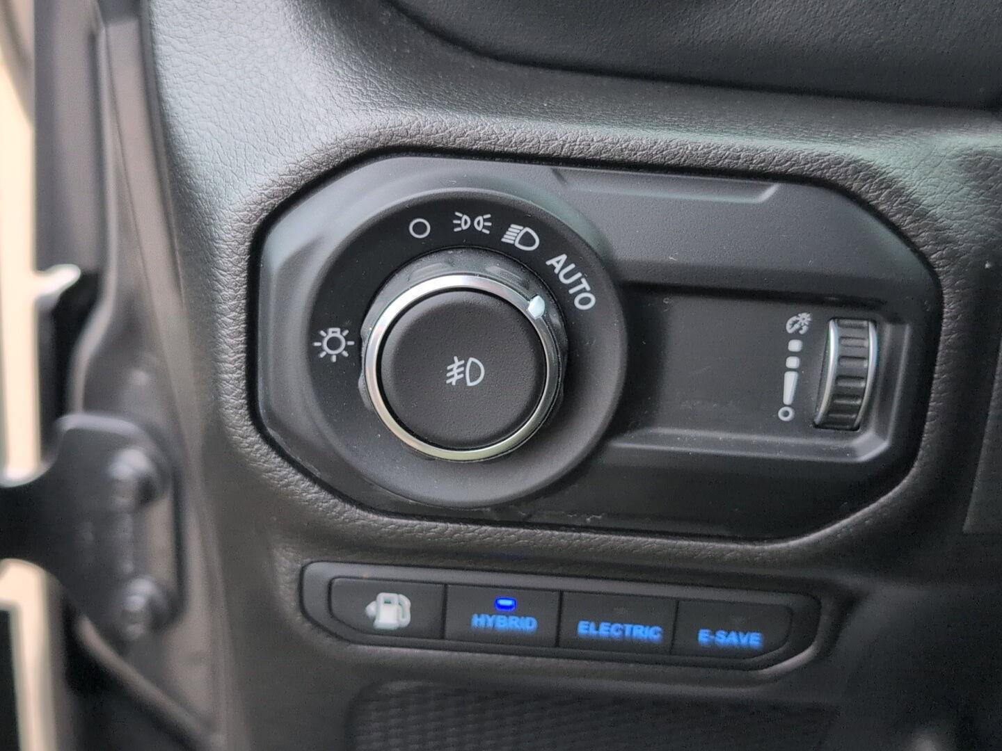 Used 2023 Jeep Wrangler Sahara w/ Cold Weather Group image 23