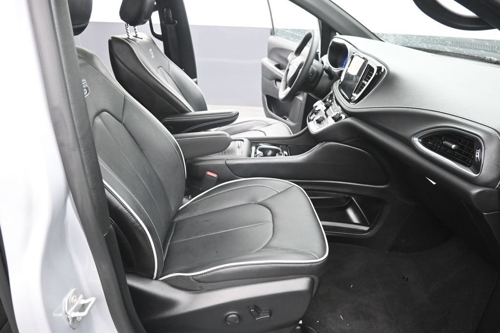 Used 2026 Chrysler Pacifica Limited w/ S Appearance Package FWD image 16