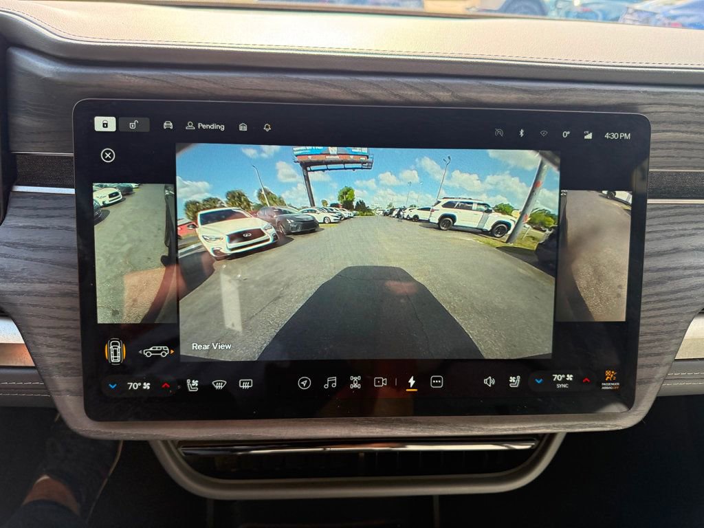 Used 2023 Rivian R1S Adventure image 17