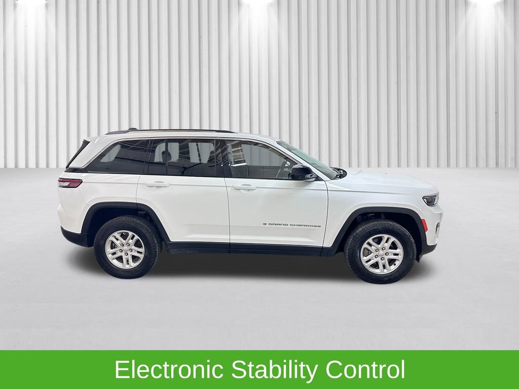 Used 2023 Jeep Grand Cherokee Laredo image 5