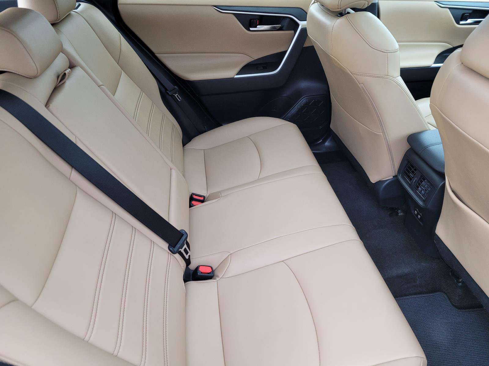 Used 2019 Toyota RAV4 XLE Premium image 13