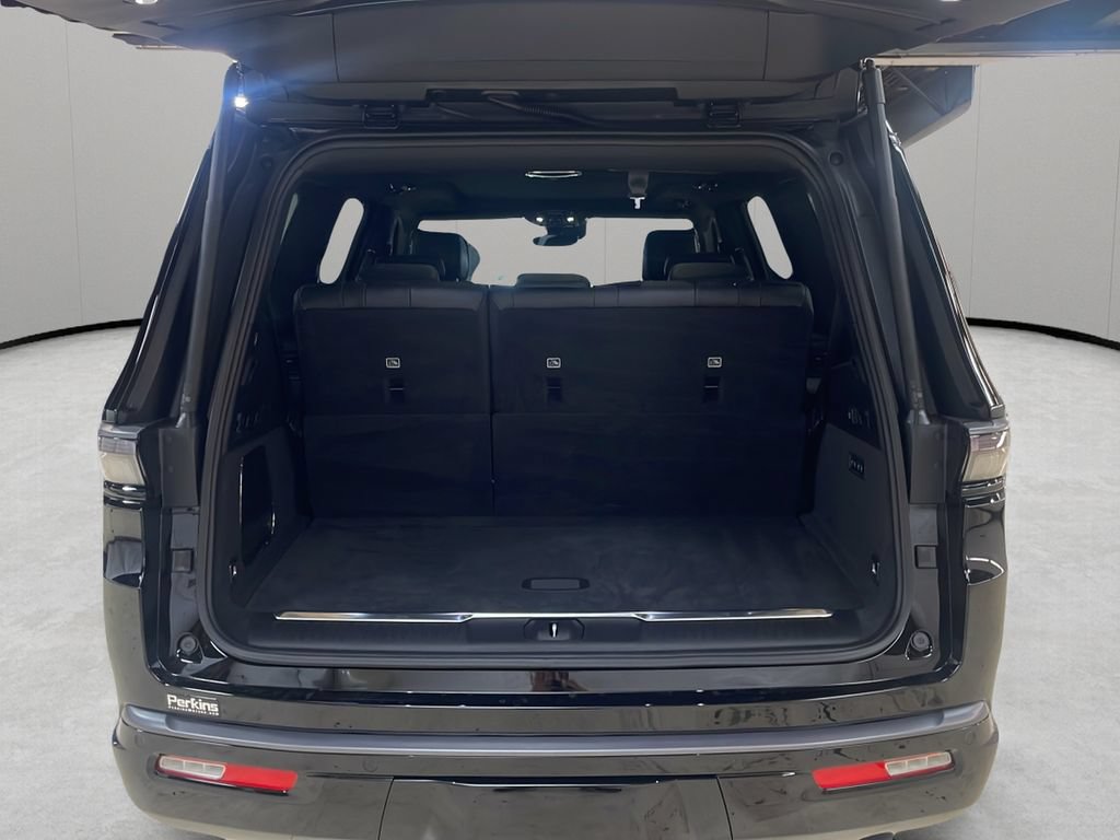 New 2026 Jeep Grand Wagoneer Summit AWD/4WD image 10