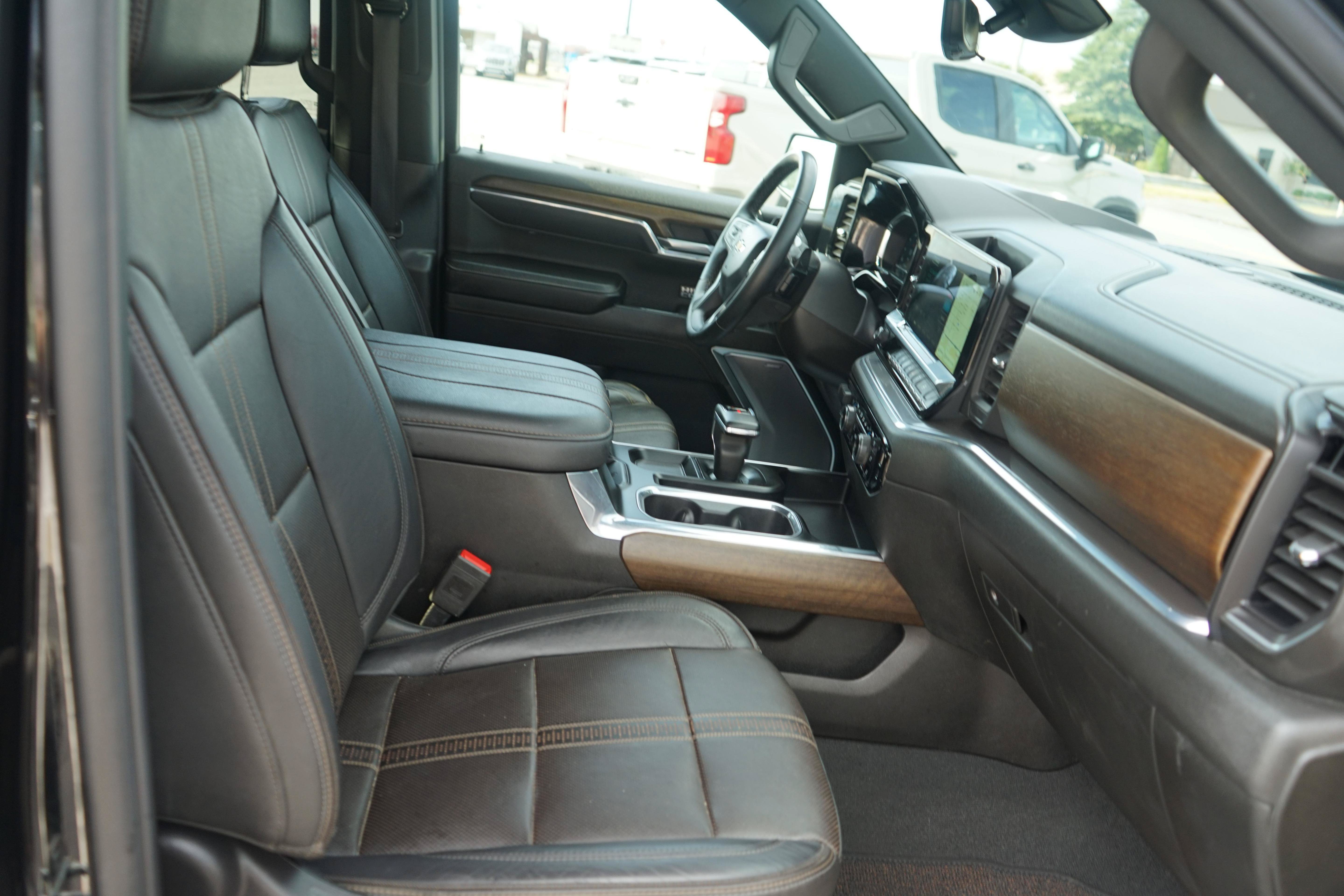 Used 2024 Chevrolet Silverado 1500 High Country w/ Technology Package AWD/4WD image 24