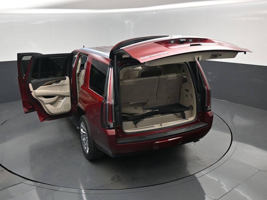 Used 2019 Cadillac Escalade Luxury w/ LPO, Radiant Package AWD/4WD image 30