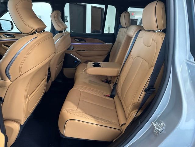 Used 2025 Jeep Grand Cherokee Summit AWD/4WD image 22