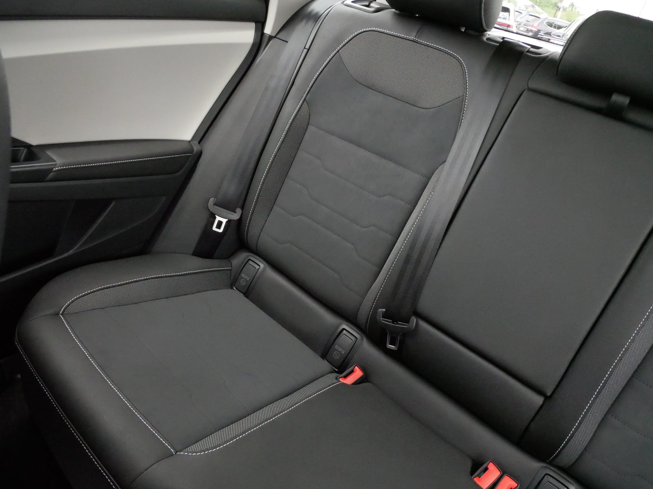 Used 2025 Volkswagen Taos SE w/ Panoramic Sunroof Package AWD/4WD image 12