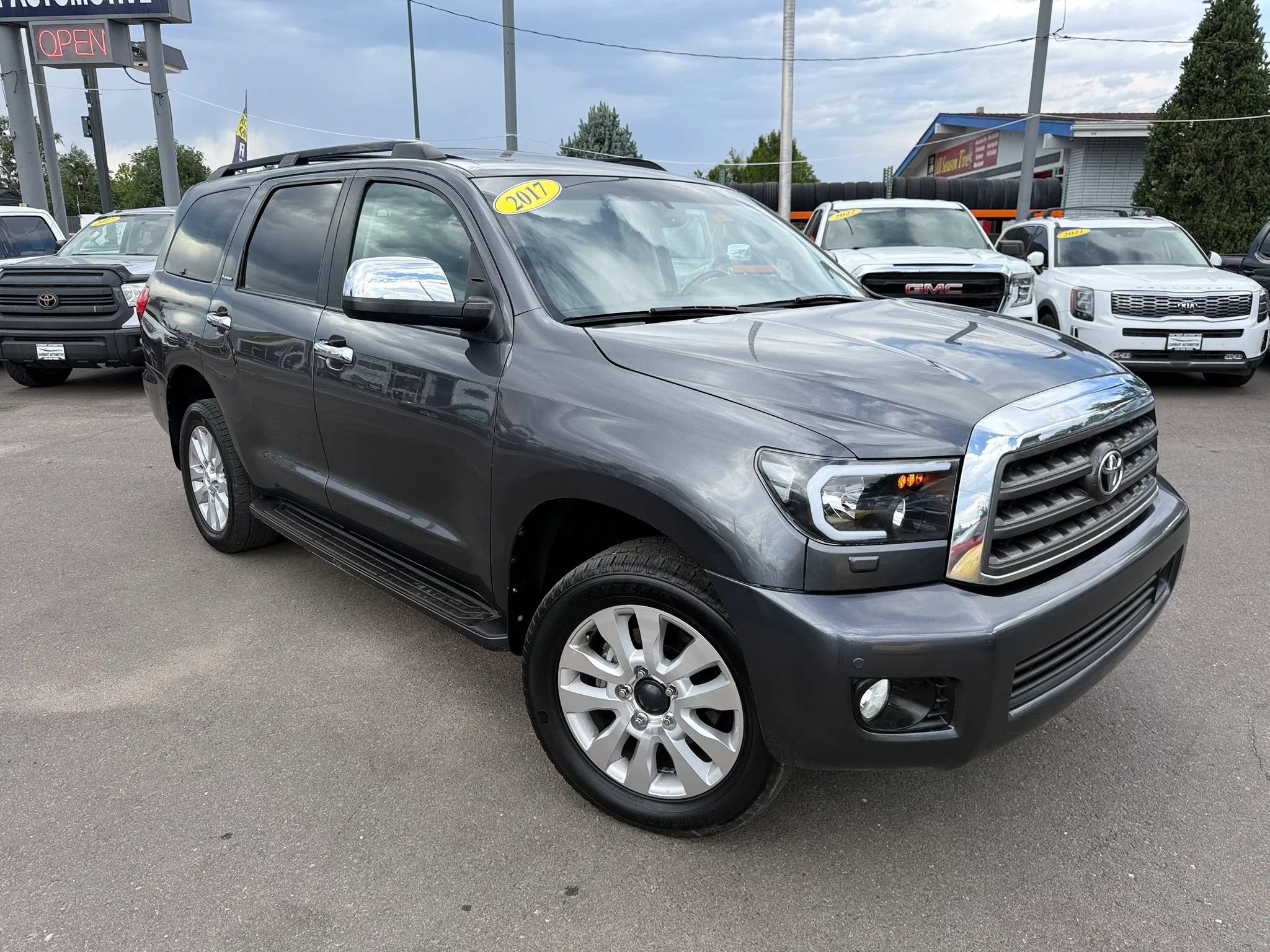 Used 2017 Toyota Sequoia Platinum AWD/4WD image 3