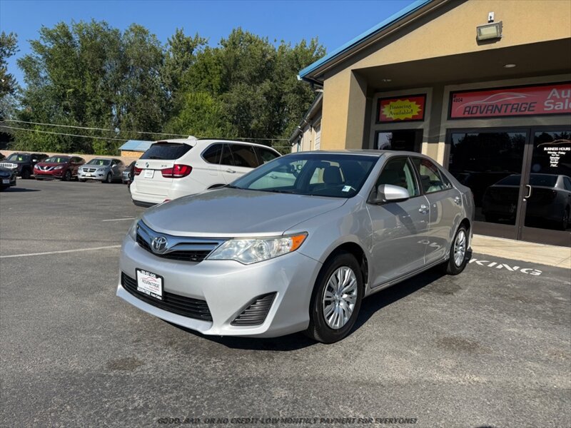 Used 2013 Toyota Camry LE FWD image 3