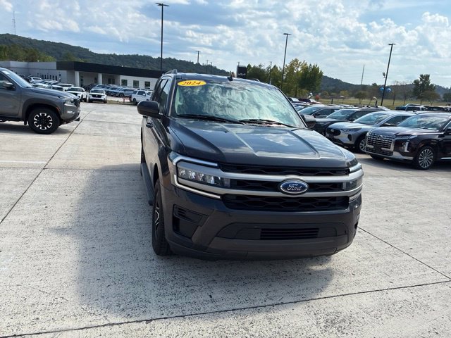 Used 2024 Ford Expedition XLT AWD/4WD image 3