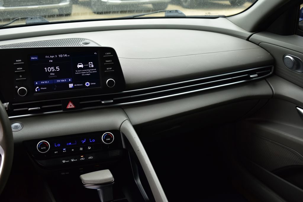 Used 2022 Hyundai Elantra SEL FWD image 19