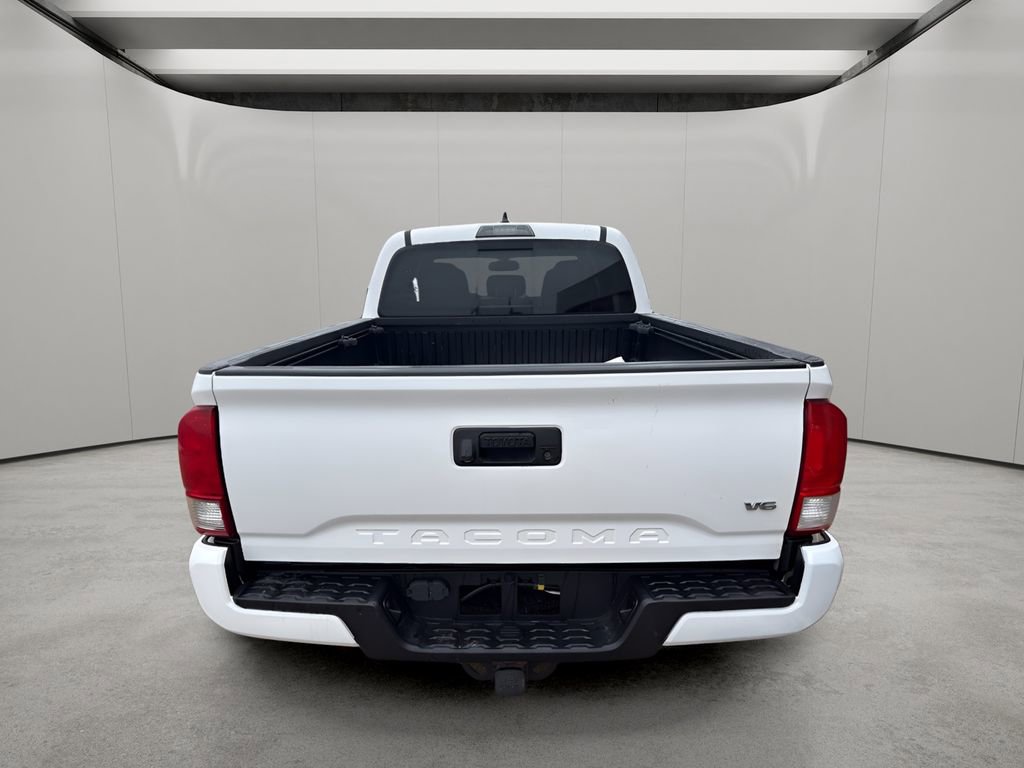 Used 2017 Toyota Tacoma TRD Sport image 3