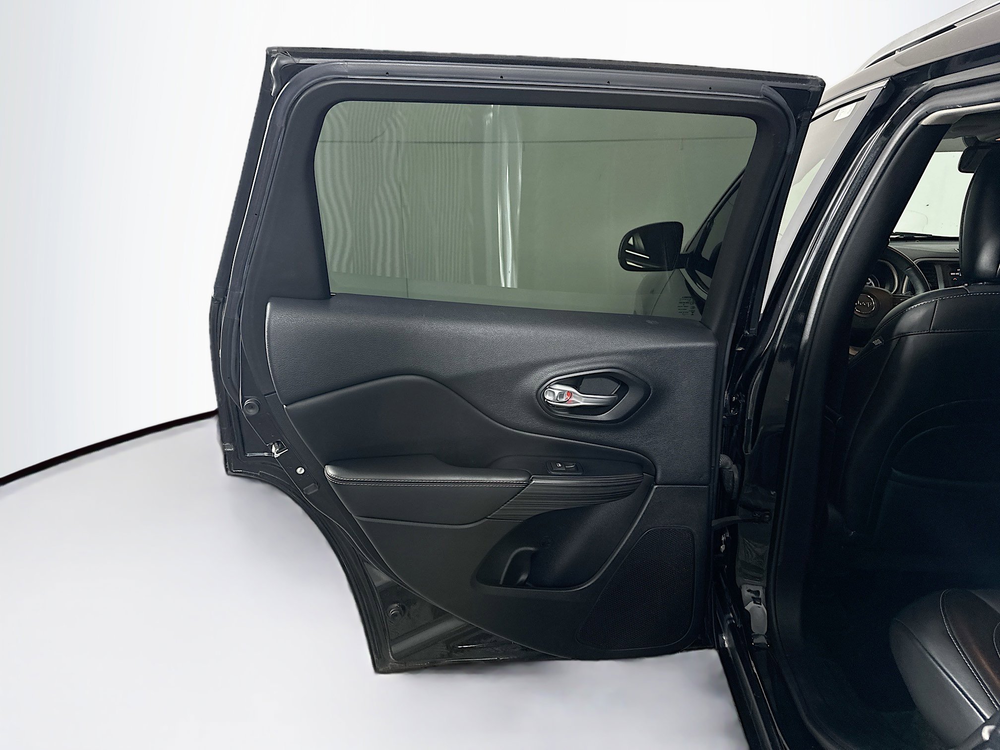 Used 2015 Jeep Cherokee Limited image 26