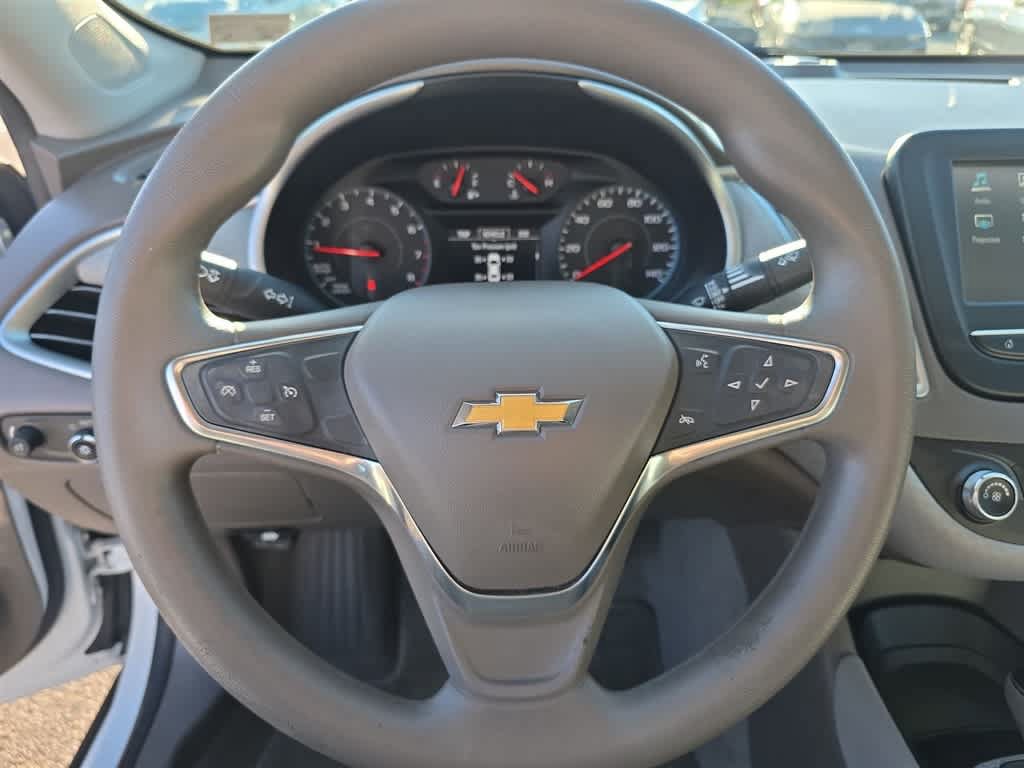 Used 2017 Chevrolet Malibu LS w/ LPO, Convenience Package 2 FWD image 18