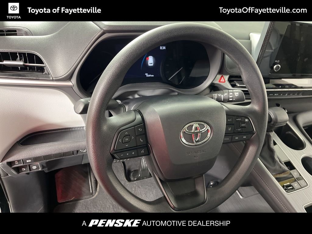 Used 2025 Toyota Sienna LE w/ LE Plus Package image 30
