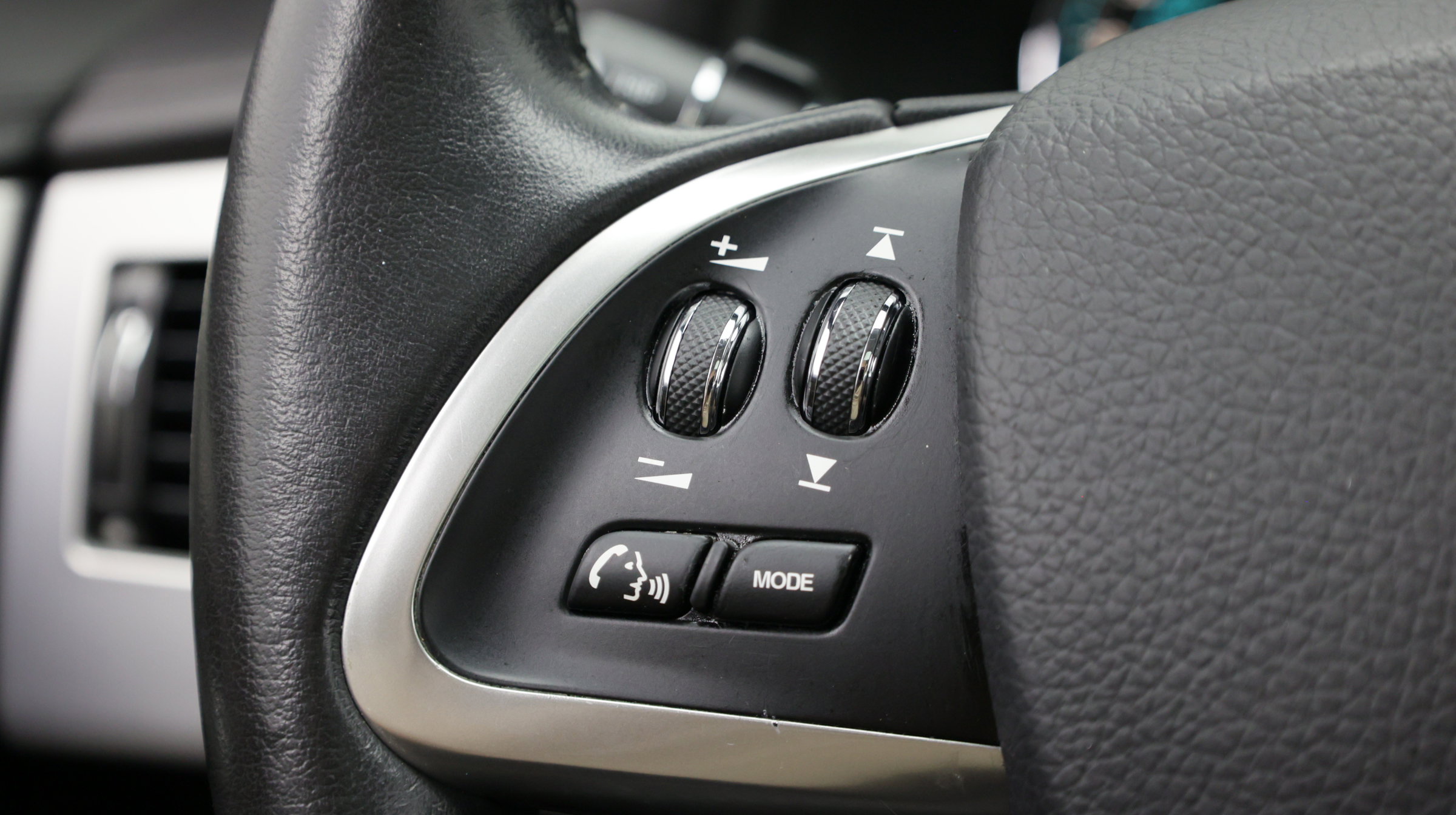 Used 2013 Jaguar XF RWD image 26