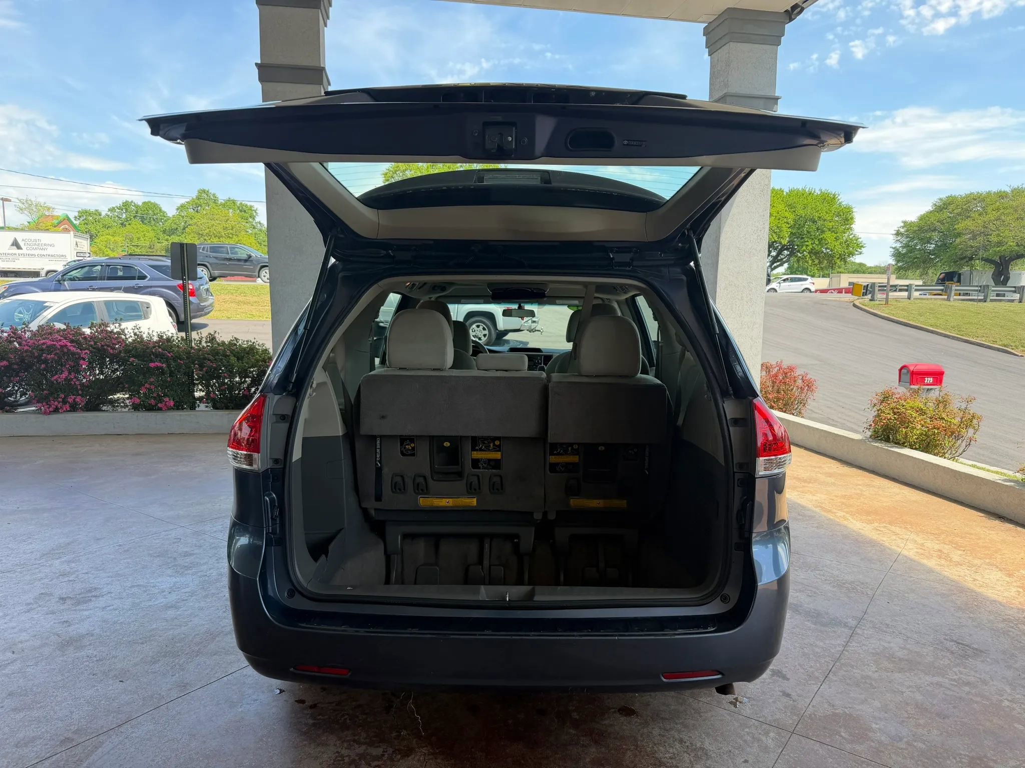 Used 2014 Toyota Sienna L FWD image 20