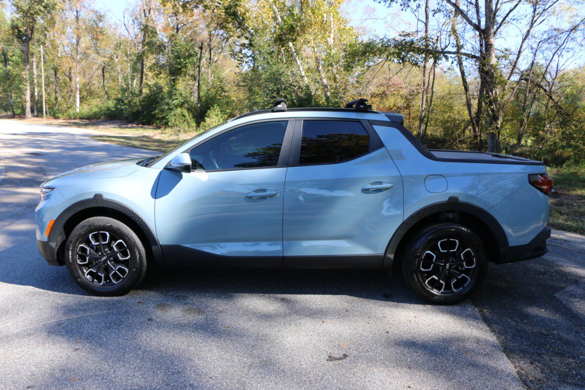 Used 2023 Hyundai Santa Cruz SEL Premium AWD/4WD image 2