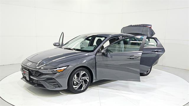 Used 2025 Hyundai Elantra SEL FWD image 30