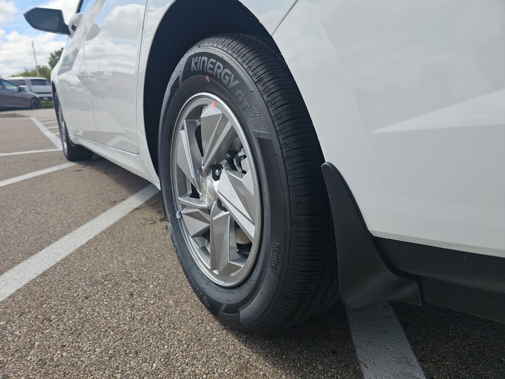 New 2026 Hyundai Elantra SE FWD image 35