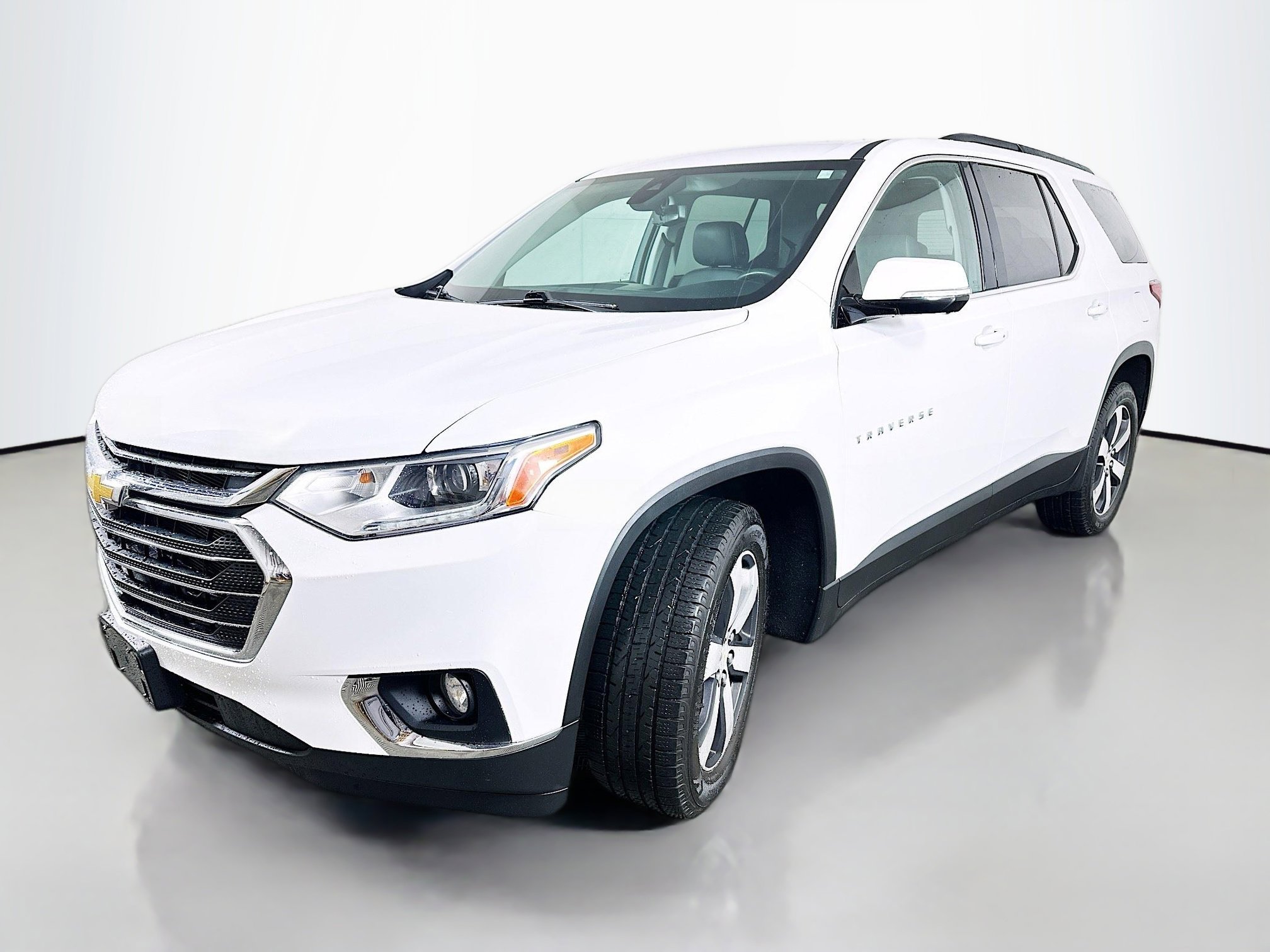 Used 2020 Chevrolet Traverse LT w/ LT Premium Package image 3