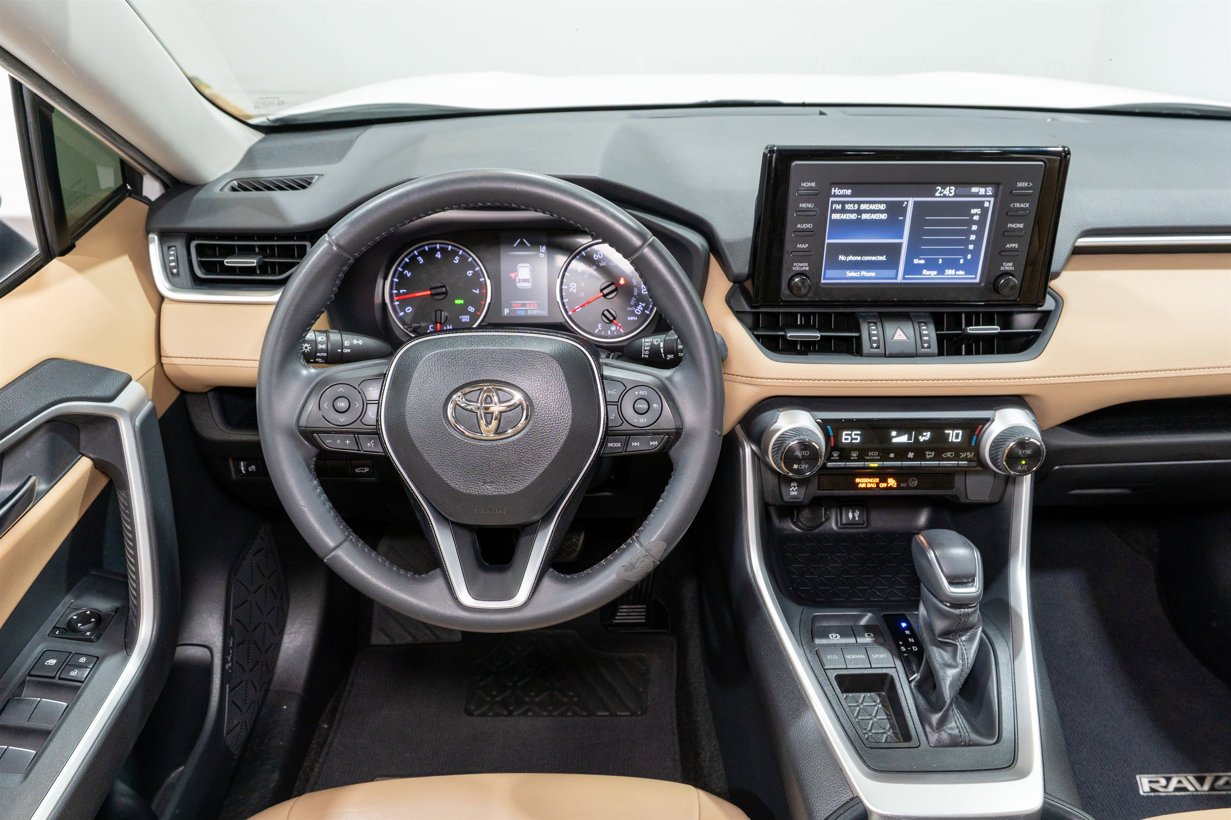 Used 2019 Toyota RAV4 XLE Premium image 11
