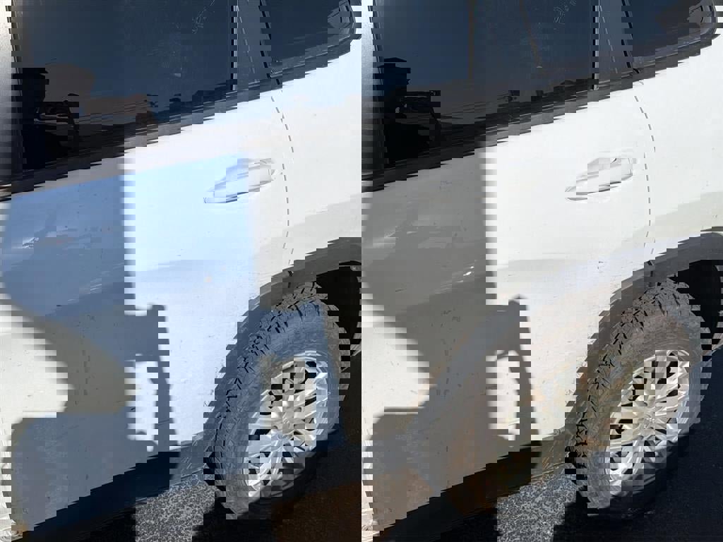 Used 2020 Jeep Cherokee Latitude w/ Cold Weather Group image 5