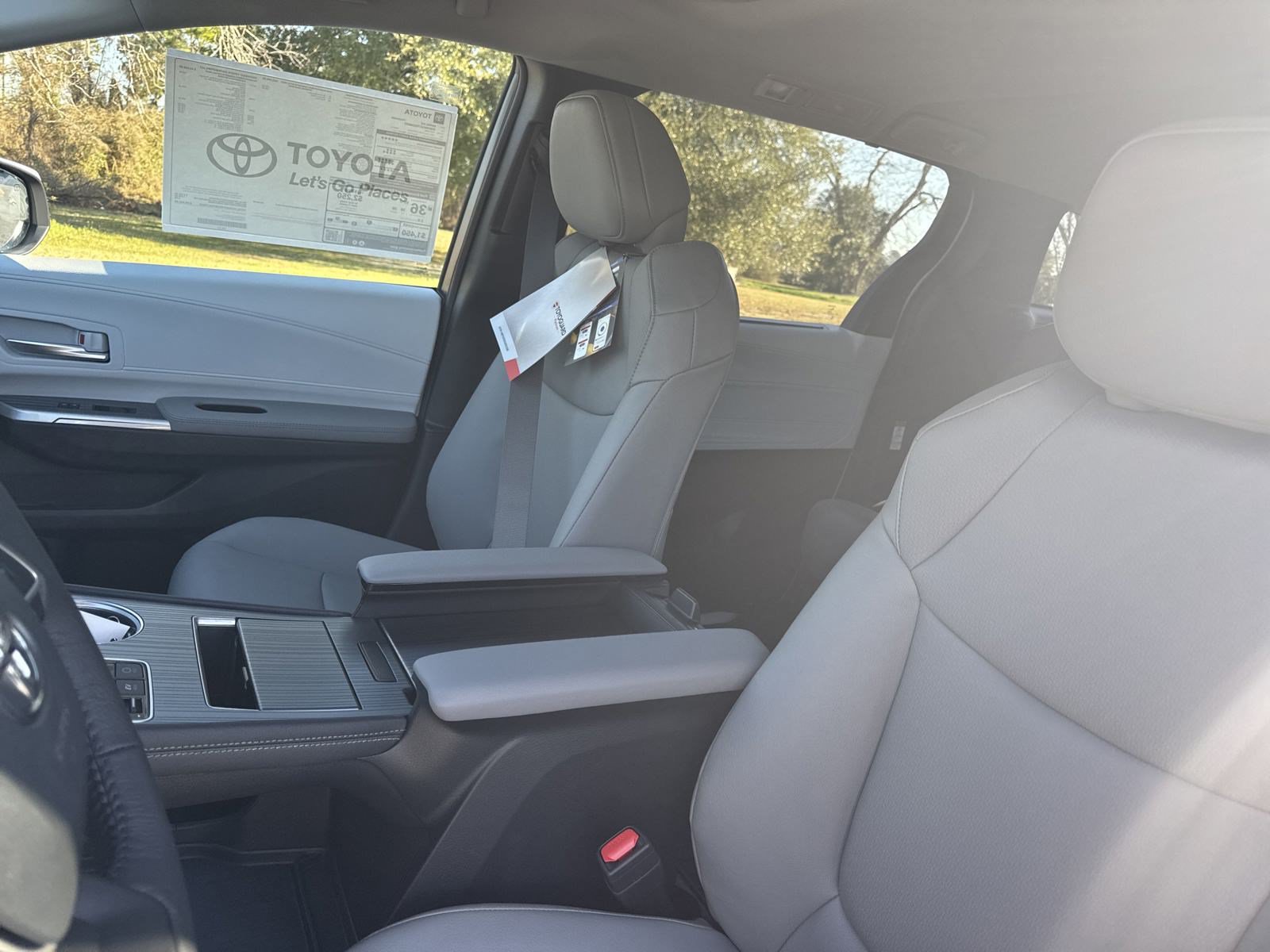 New 2025 Toyota Sienna XLE FWD image 14