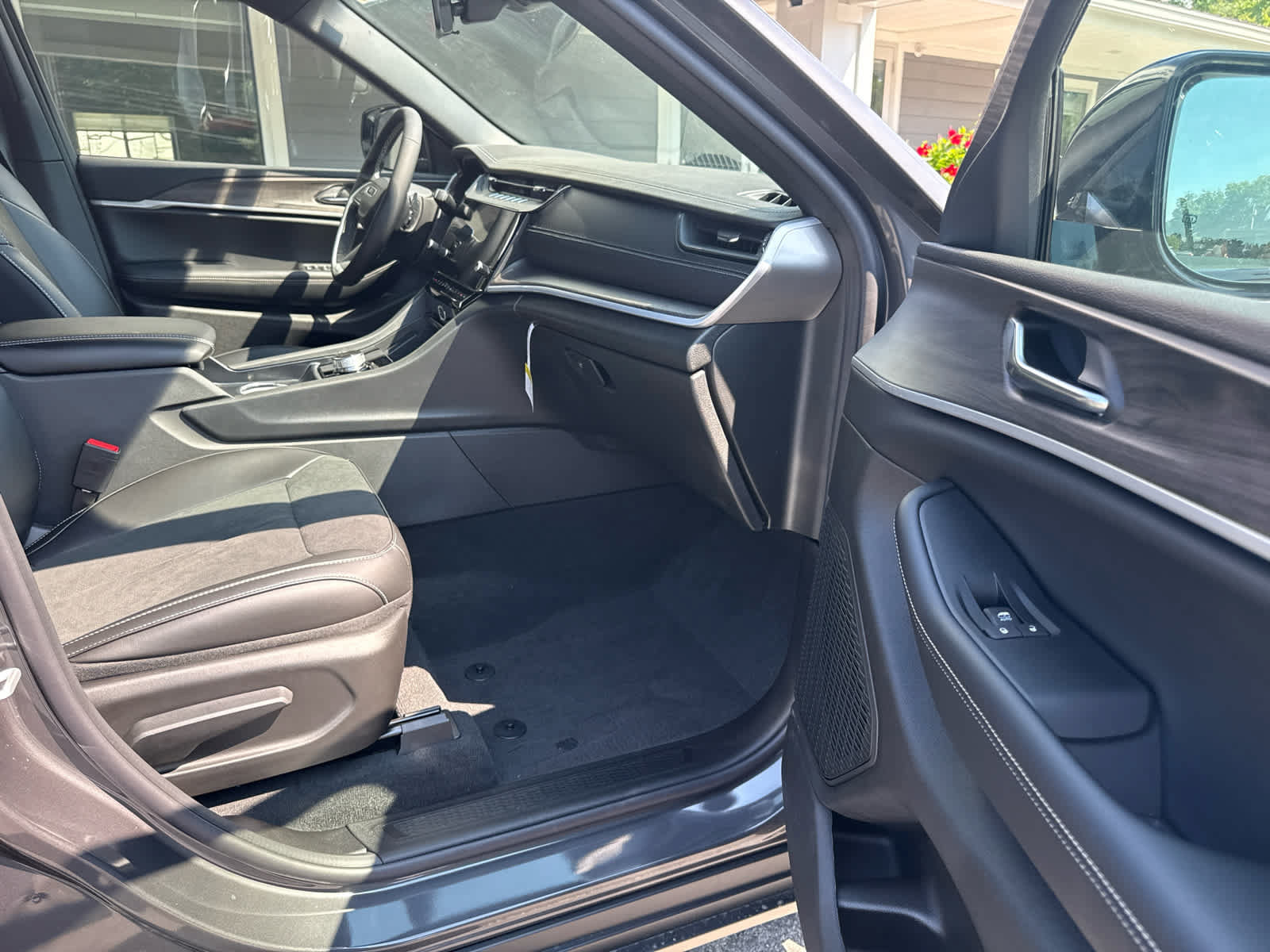 New 2026 Jeep Grand Cherokee Altitude AWD/4WD image 16