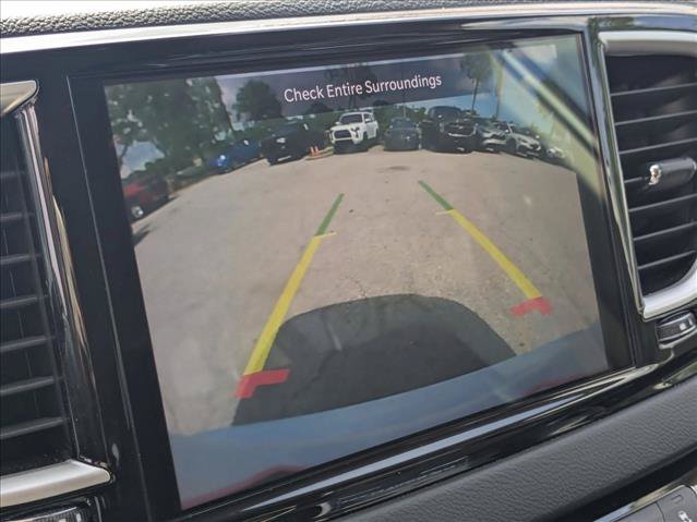 Used 2023 Chrysler Pacifica Touring-L FWD image 13