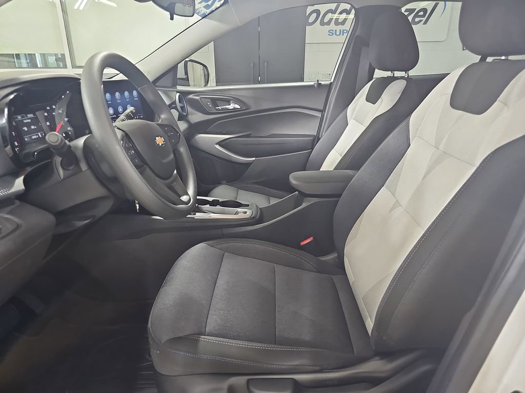Certified 2024 Chevrolet Trax LS w/ LS Convenience Package FWD image 18