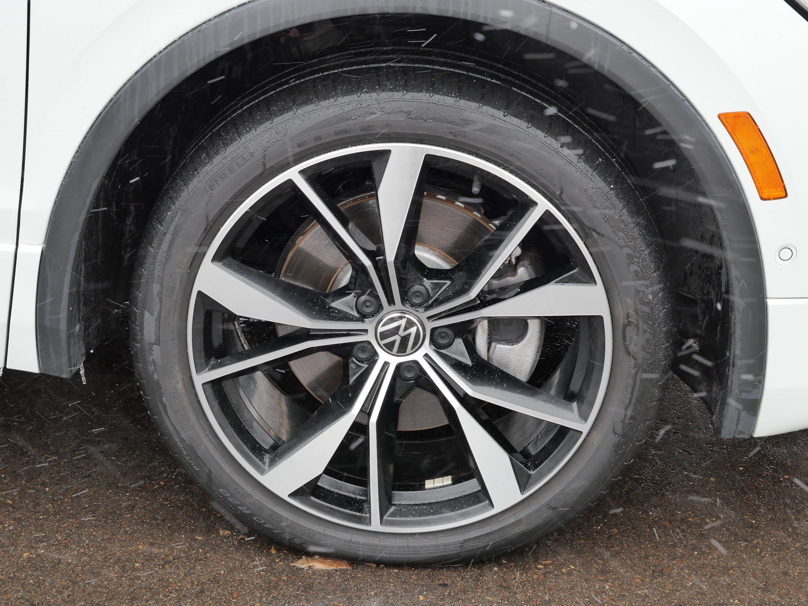 Certified 2022 Volkswagen Tiguan SEL R-Line image 15