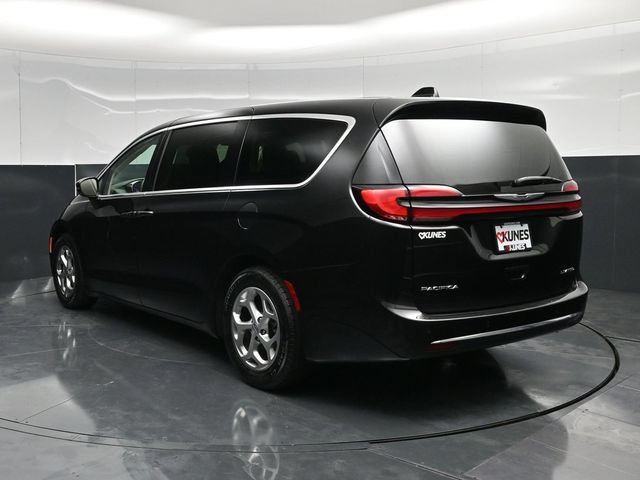 Certified 2024 Chrysler Pacifica Limited FWD image 11