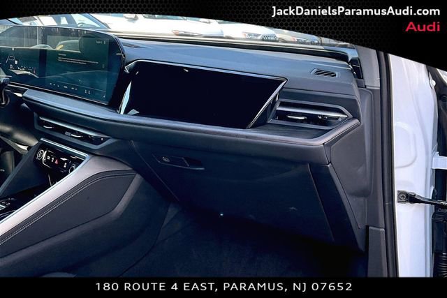 Used 2025 Audi Q5 Premium w/ Convenience Package image 13