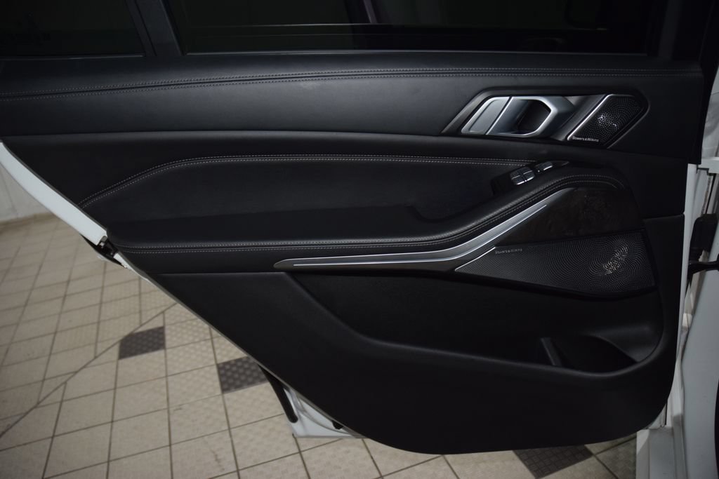 Used 2020 BMW X7 M50i w/ Dynamic Handling Package AWD/4WD image 56