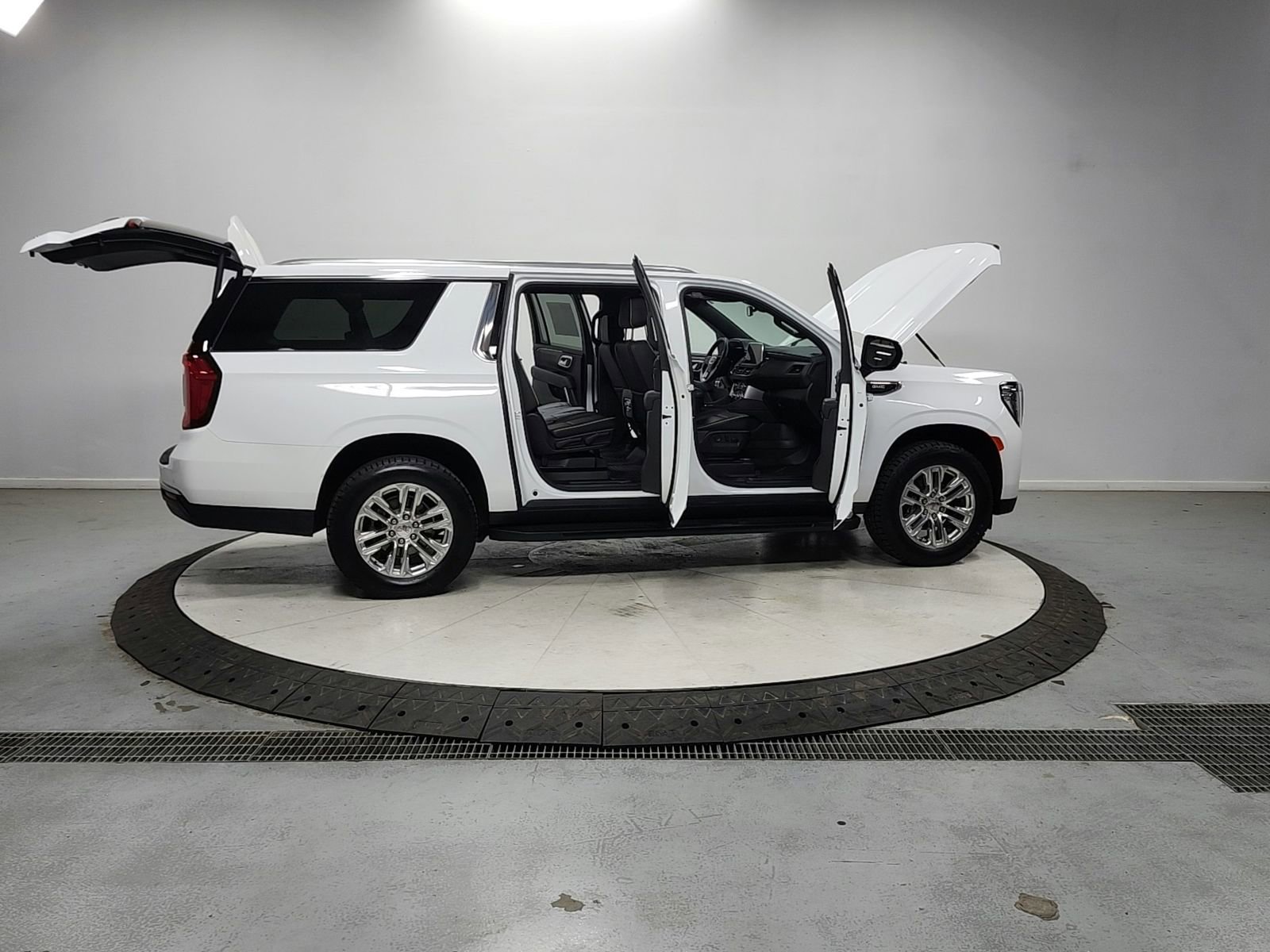 Used 2024 GMC Yukon XL SLT image 16