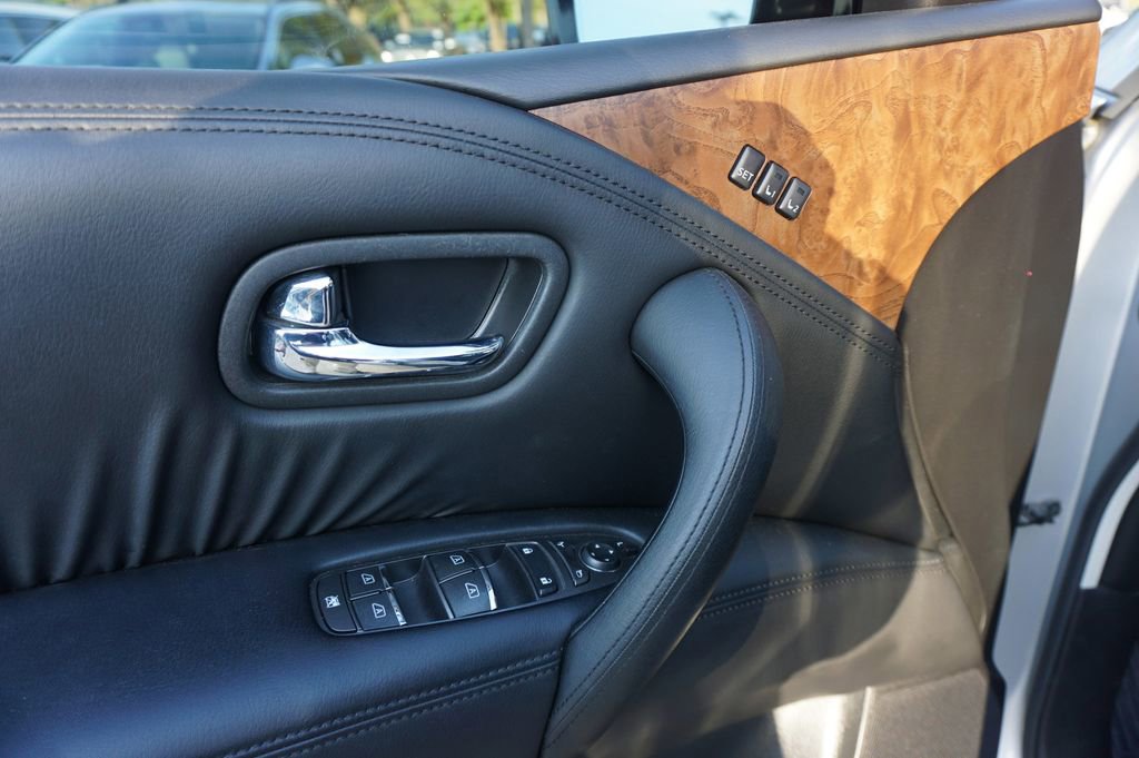 Used 2023 Nissan Armada SL w/ Captain's Chairs Package image 4