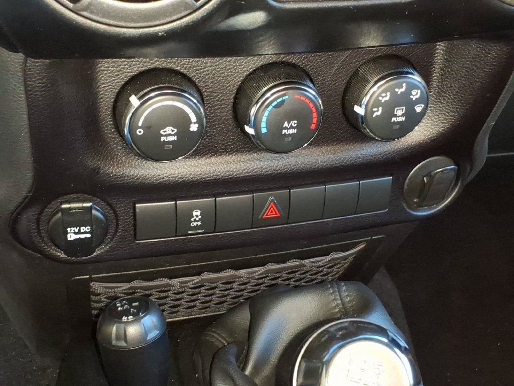 Used 2015 Jeep Wrangler Sport AWD/4WD image 18